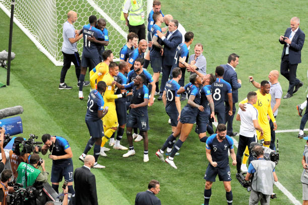 德比并与巴 德比并与巴