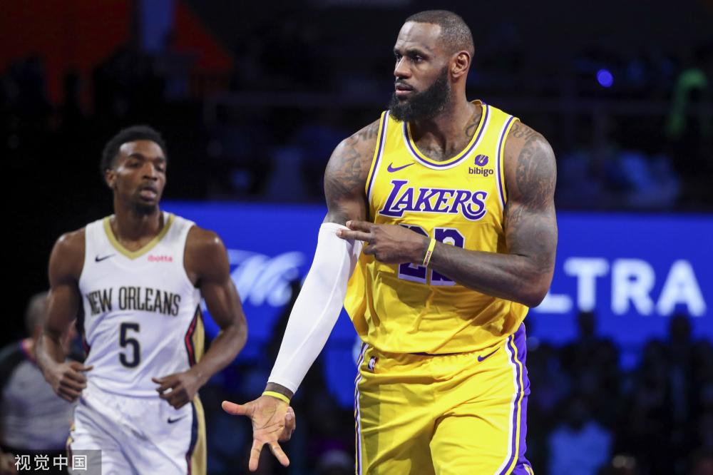 他在效力于 他在效力于