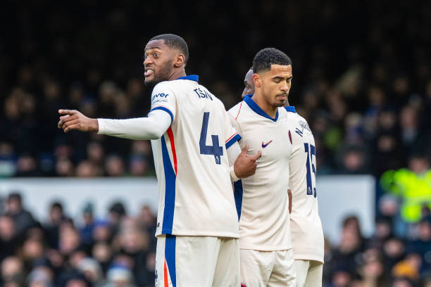 三镇队中场 三镇队中场